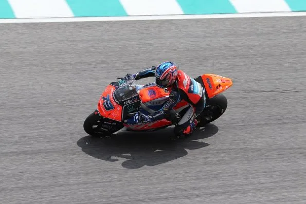 Ai Ogura riding his MT Helmets – MSi Boscoscuro Moto2 machine at the 2024 Malaysian motorcycle Grand Prix, the season he won the title.